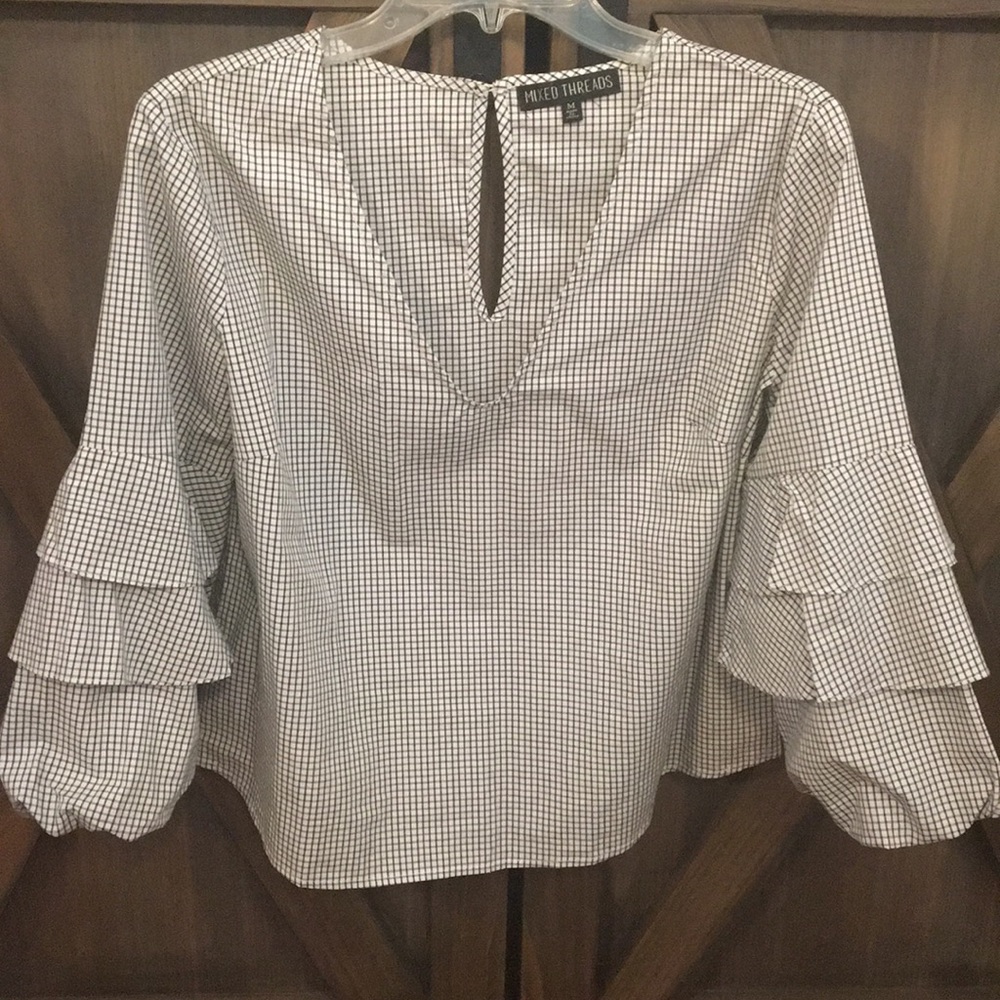 Ruffled sleeve quarter length top